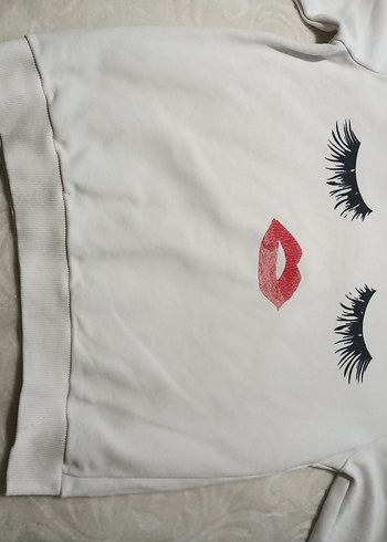 Gri Kirpik ve Kırmızı Dudak Baskılı Tişört - Görsel 5