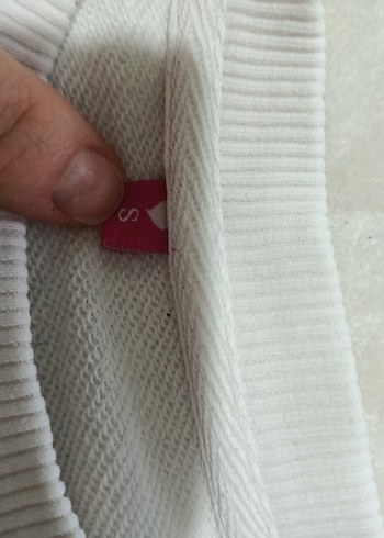 Gri Kirpik ve Kırmızı Dudak Baskılı Tişört - Görsel 3