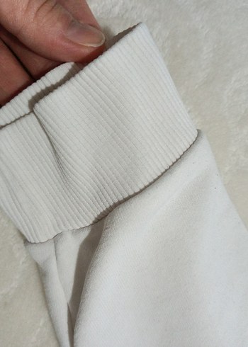 Gri Kirpik ve Kırmızı Dudak Baskılı Tişört - Görsel 4