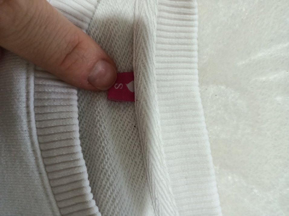 Gri Kirpik ve Kırmızı Dudak Baskılı Tişört - Görsel 3