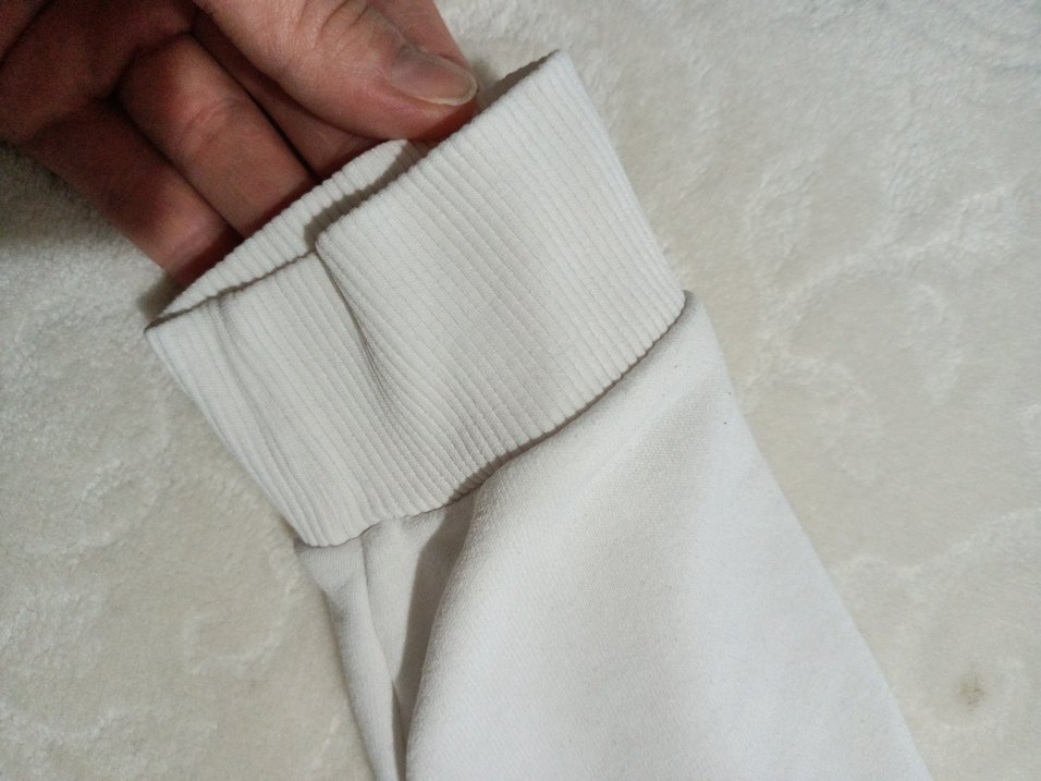 Gri Kirpik ve Kırmızı Dudak Baskılı Tişört - Görsel 4