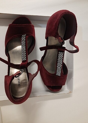 Deichmann Bordo kadife kalın topuklu taşlı abiye ayakkabı