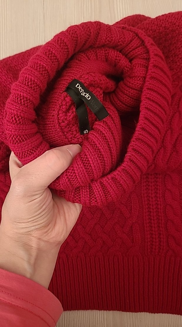 Kırmızı Örgü Boğazlı Kadın Kazak - Görsel 5