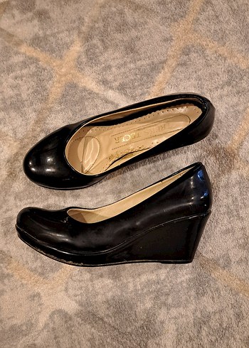 37 numara 
Siyah Parlak Kadın dolgu Topuklu Ayakkabı - Görsel 3