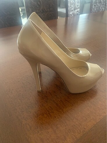Nude stiletto