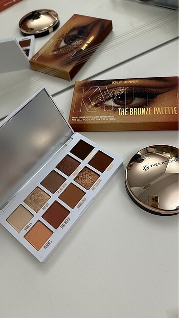 Beden Kylie Jenner Bronze Far Paleti