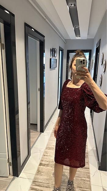 Gusto Bordo Pullu Etiketli Elbise