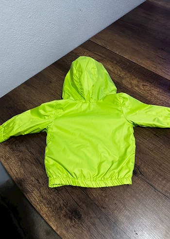 Erkek Çocuk Parlak Yeşil Kapüşonlu Yağmurluk - Görsel 2