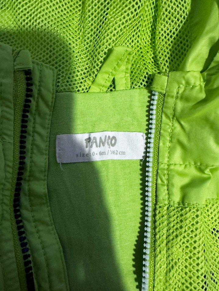 Erkek Çocuk Parlak Yeşil Kapüşonlu Yağmurluk - Görsel 3