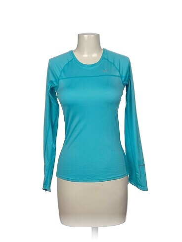Nike T-shirt %70 İndirimli.