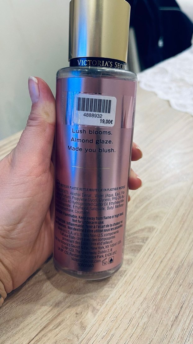 Victoria's Secret Velvet Petals Kadın Parfümü 250 ml - Görsel 3