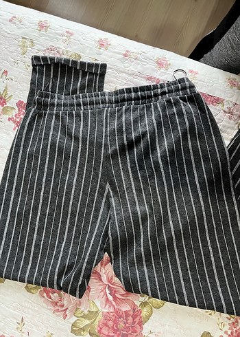Çizgili Gri Piliseli Kadın Kumaş Pantolon - Görsel 2