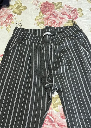 Çizgili Gri Piliseli Kadın Kumaş Pantolon - Görsel 3