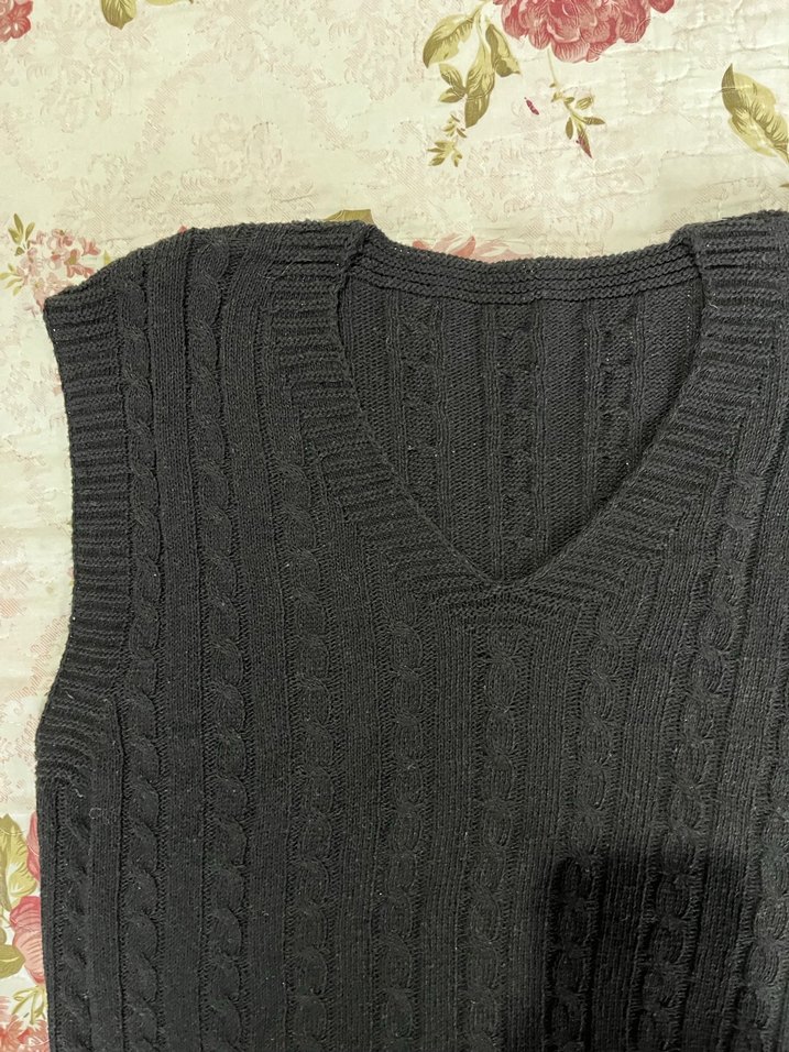 Siyah V Yaka Örgü Kadın Süveter - Görsel 3