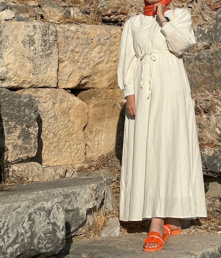 Beyaz Uzun Fisto yakalı Elbise - Görsel 2