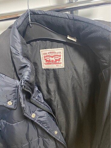 Levis Levis mont