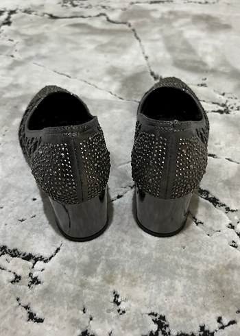 Gri Parlak  Desenli Stiletto Topuklu Kadın Ayakkabı - Görsel 4