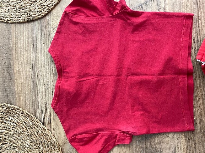 xs Beden kırmızı Renk Bershka Kirazlı Crop