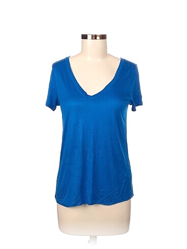 H&M T-shirt %70 İndirimli.