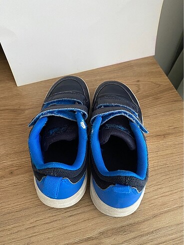 30 Beden mavi Renk Orjinal Adidas çocuk ayakkabısı