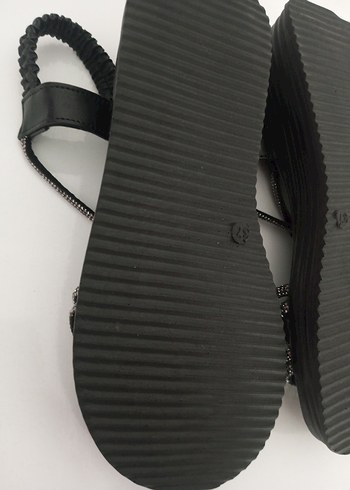 Yılan Desenli Siyah Dolgu Topuklu Kadın Sandalet - Görsel 3