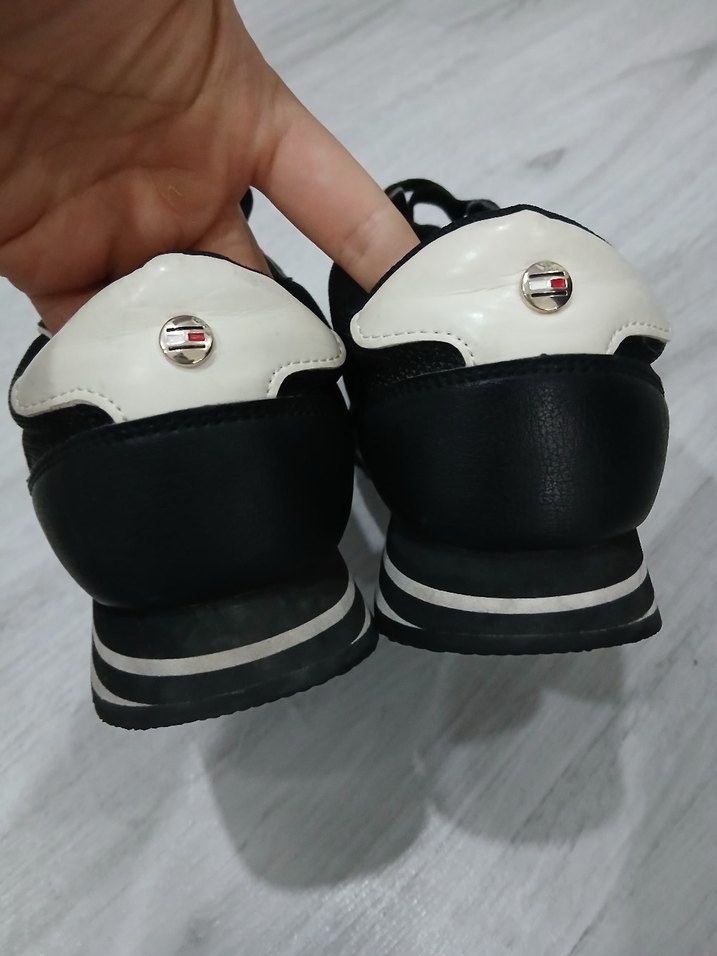 Tommy Hilfiger Siyah Kadın Dolgu Topuklu Spor Ayakkabı - Görsel 2