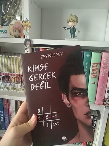 Kimse gerçek değil