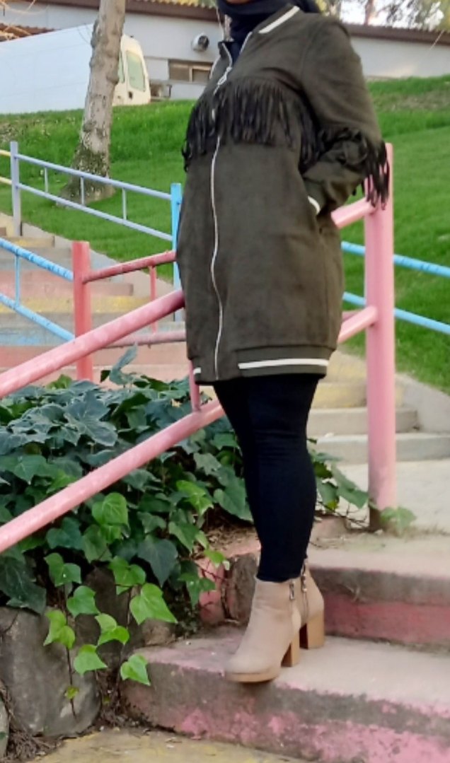 Haki Uzun Kollu Püsküllü Süet Kadın Kaban - Görsel 3