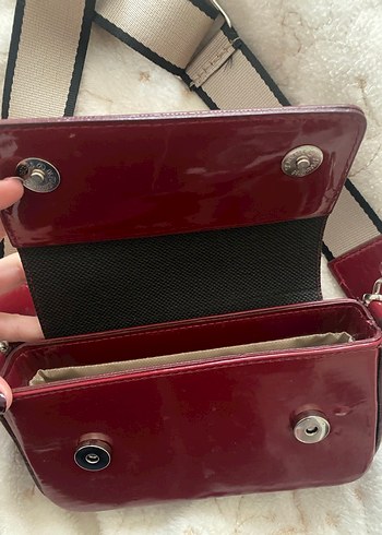 Küçük Bordo Rugan Çanta - Görsel 4