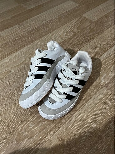 Adidas spor ayakkabı