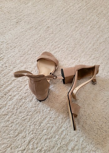 Bej Süet Tokalı Kadın Topuklu Ayakkabı - Görsel 4