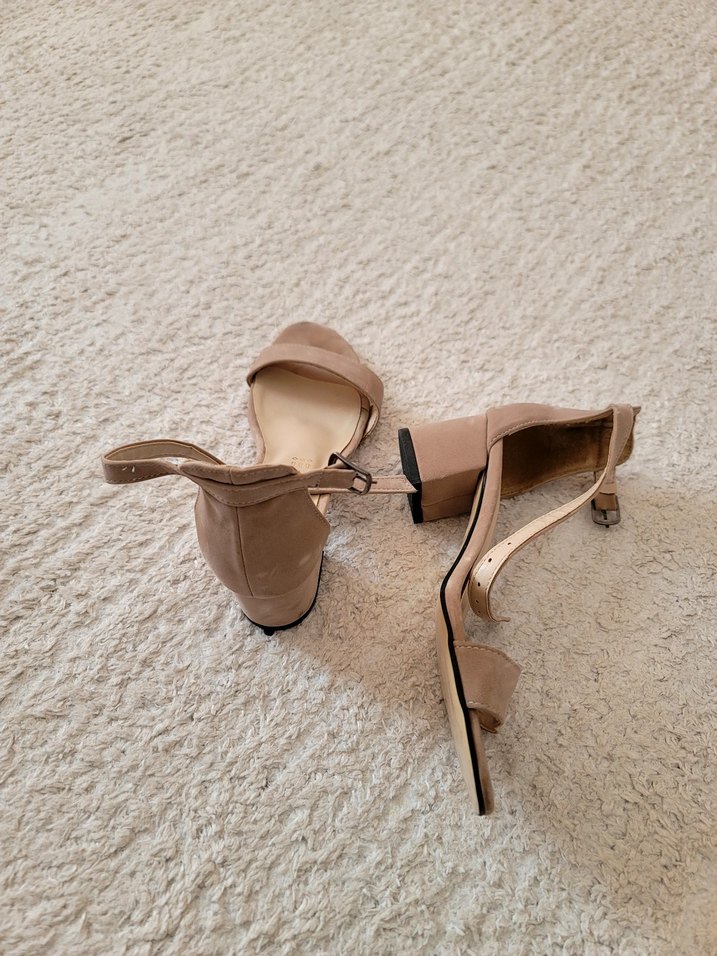 Bej Süet Tokalı Kadın Topuklu Ayakkabı - Görsel 4