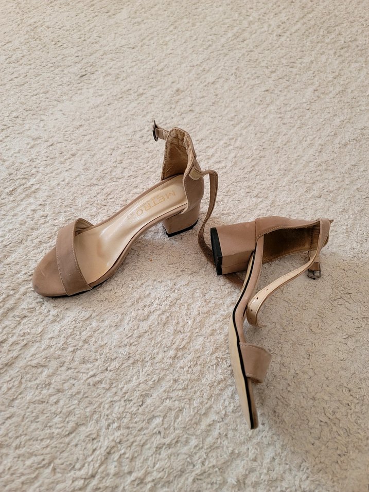 Bej Süet Tokalı Kadın Topuklu Ayakkabı - Görsel 2