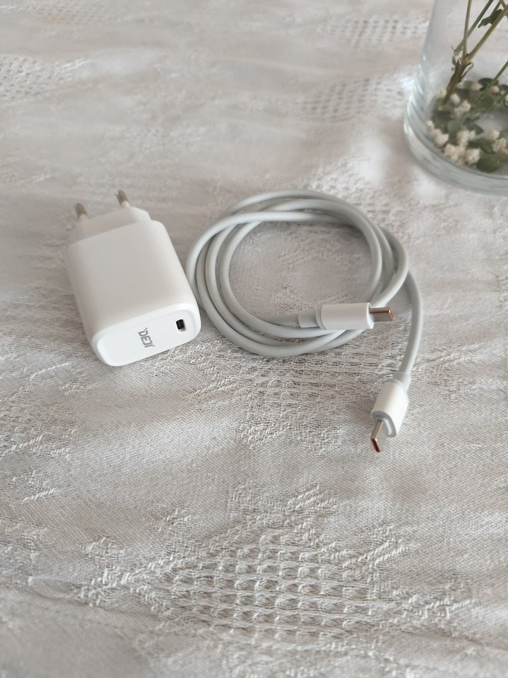 ORİJİNAL DEJI Telefon Şarj Adaptörü + 100W destekli Kablo - Görsel 2