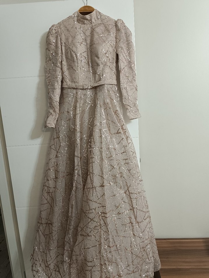 Uzun Kollu Nakışlı Bej Abiye Elbise - Görsel 2