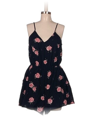 H&M Kısa Tulum %70 İndirimli.