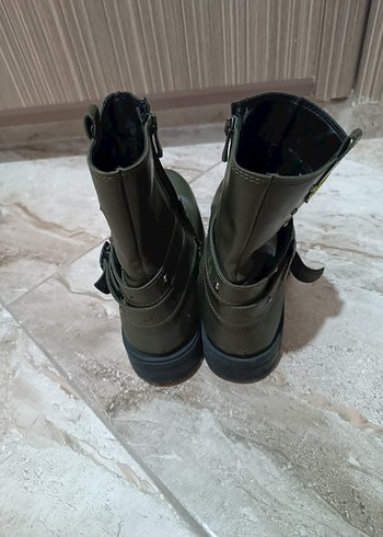 Yeşil Kamuflaj Desenli Kadın Deri Bot - Görsel 3