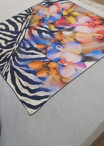 levidor twill İpek eşarp - Görsel 2