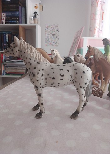  Gri Noktalı schleich At Figürü