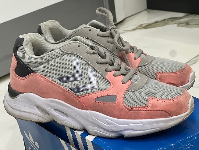 Hummel Kadın spor ayakkabı