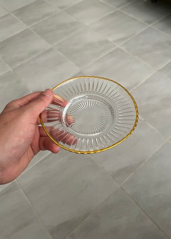 Beden Altın Renkli Cam Çay Bardağı Altlığı Seti