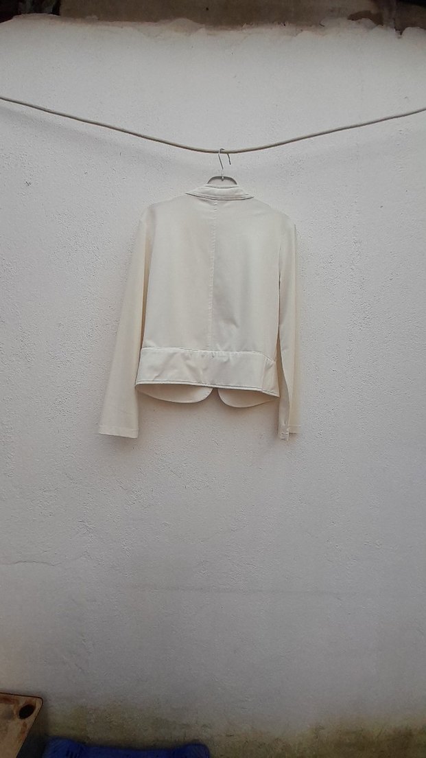 Düğmeli Kısa Beyaz Kadın Blazer Ceket - Görsel 2