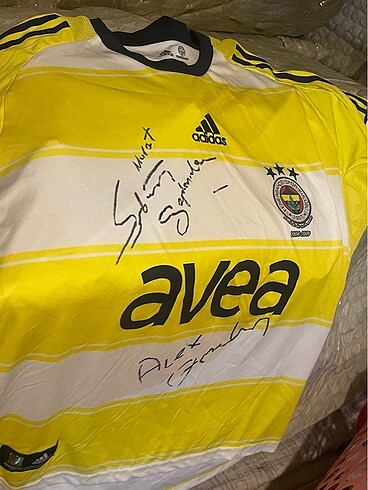 Fenerbahçe forması imzalı