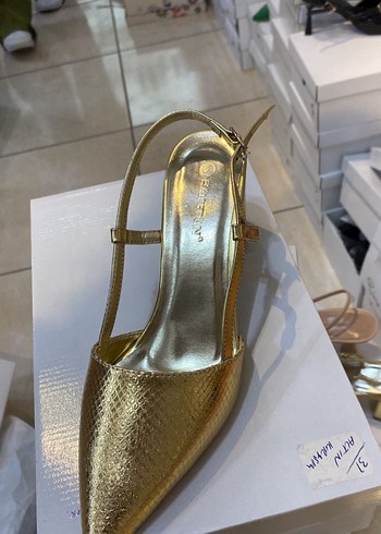 Zara Altın Renkli Kemerli Stiletto Kadın Abiye Ayakkabı
