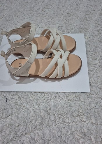 27 Beden beyaz Renk Beyaz Tokalı Kız Çocuk Sandalet