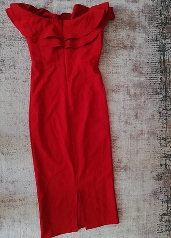 m Beden kırmızı Renk Fırfırlı gece elbisesi abiye