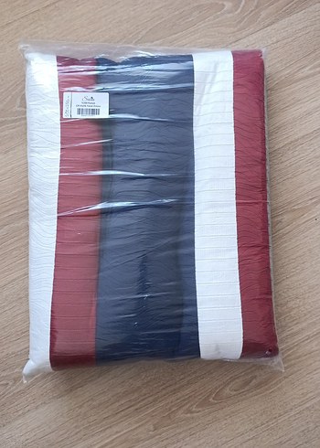 Polo cok Renkli Çizgili Yatak Örtüsü
