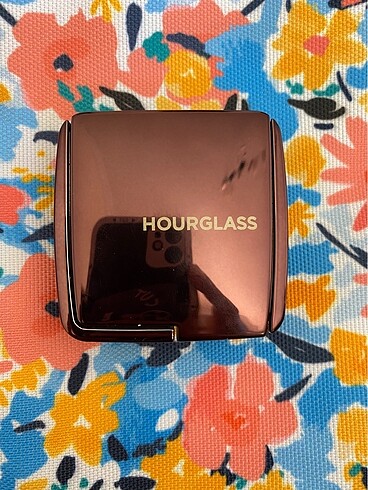 Hourglass Hourglass pudra