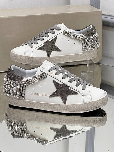 GOLDEN GOOSE