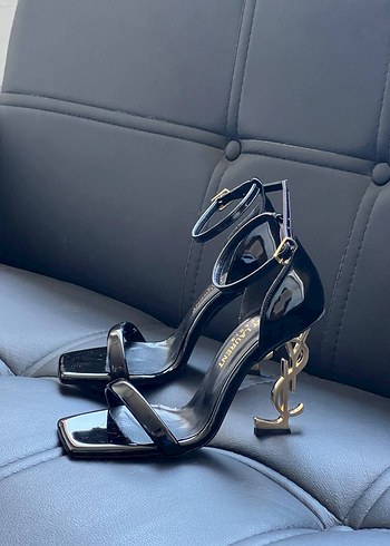 Yves Saint Laurent Yves Saint Laurent Parlak Siyah Yılan Desenli Stiletto